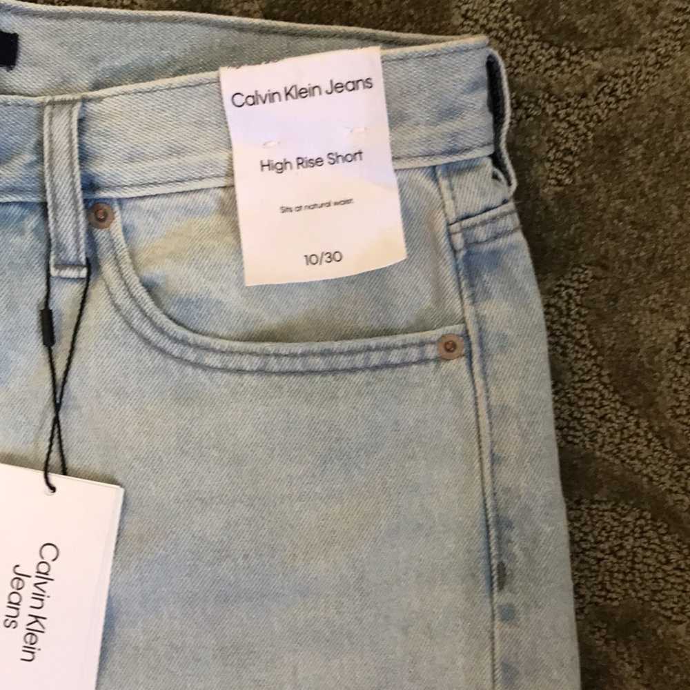 Shorts - Picture 3 of 8